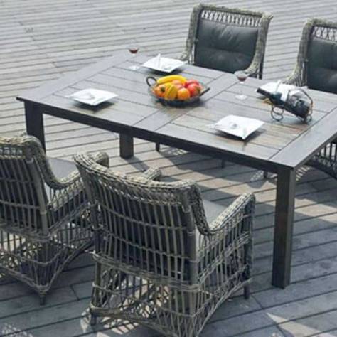 Outdoor Tables in Srinagar